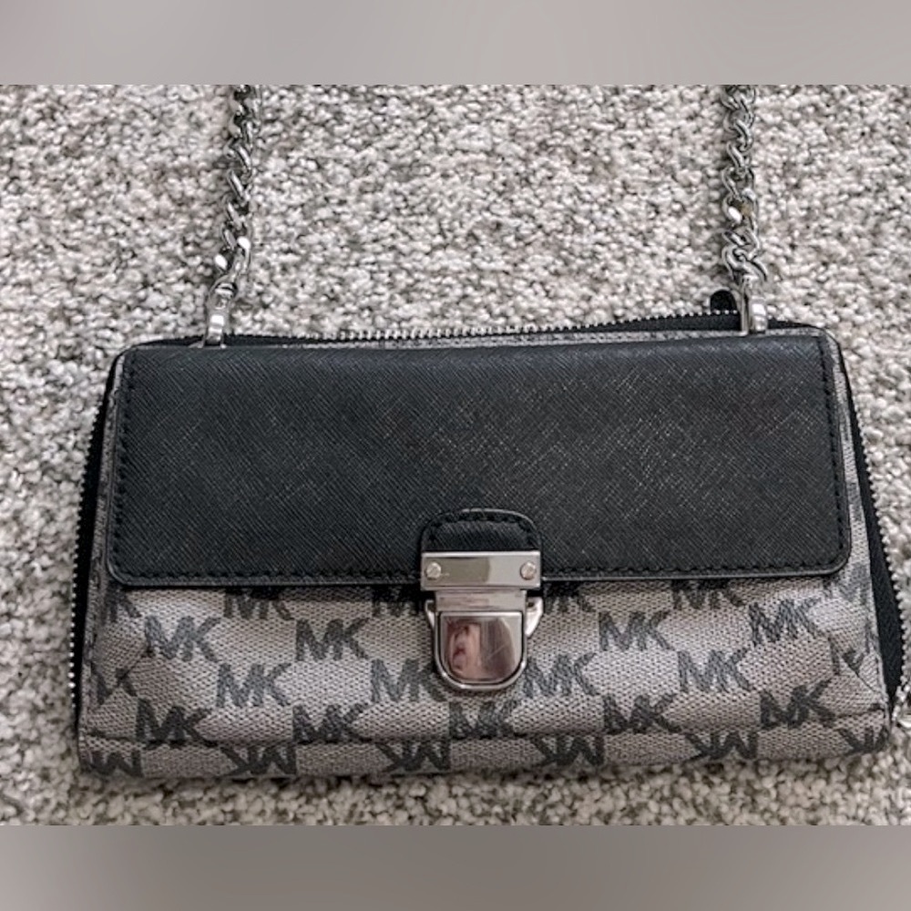 Michael Kors crossbody/shoulder bag!   
🔥NWOT🔥$54